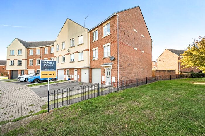 4 Bedroom End Of Terrace House For Sale In Neptune Crescent, Covingham, Swindon, SN3