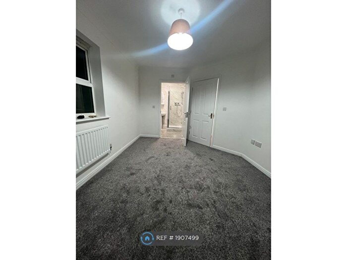 2 Bedroom Flat To Rent In Crispin Way, Uxbridge, UB8