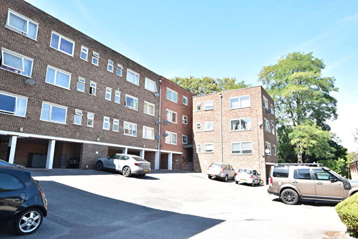 2 Bedroom Flat To Rent In The Elms, LU7