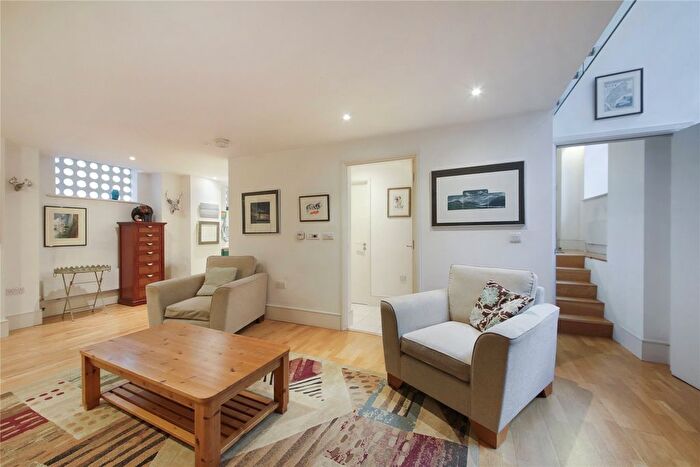 2 Bedroom Flat For Sale In Albion Walk, London, N1