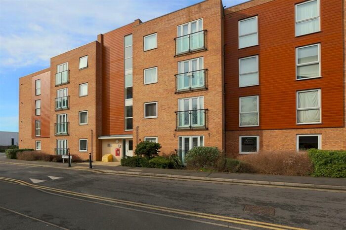 2 Bedroom Apartment To Rent In Pavilion Close, Leicester, LE2