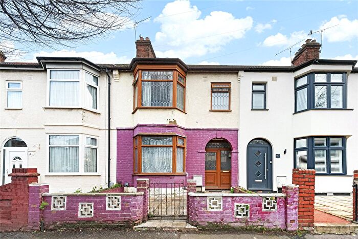 3 Bedroom Terraced House To Rent In Avondale Road, Walthamstow, London, E17