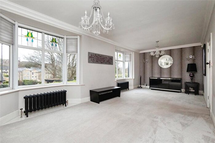 4 Bedroom Detached House For Sale In Primrose Crescent, Glossop, Derbyshire, SK13