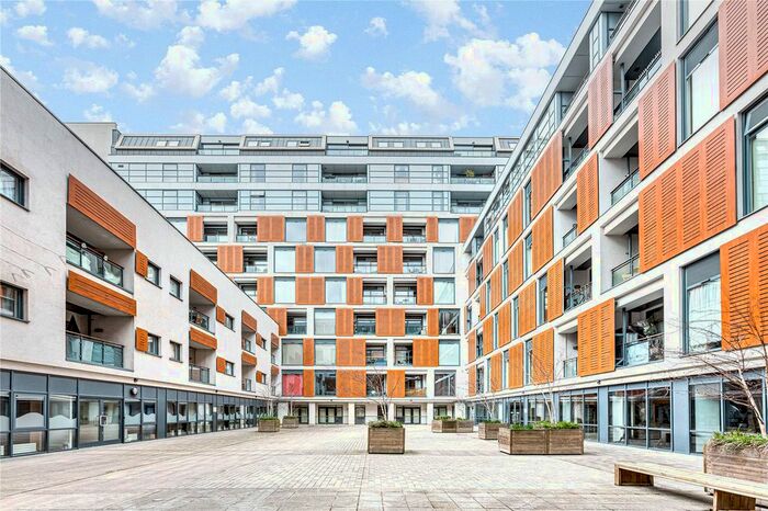 2 Bedroom Flat To Rent In Cornell Square, Nine Elms, SW8