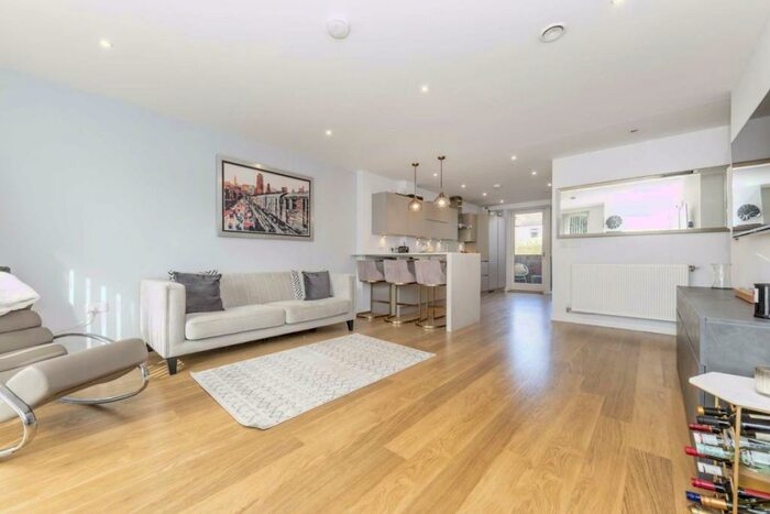 2 Bedroom Flat To Rent In Oldridge Road, Balham, SW12