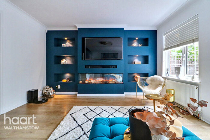 3 Bedroom Semi Detached House For Sale In Meadow Close, Chingford, E4