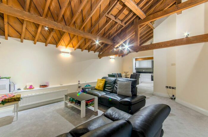 3 Bedroom Flat To Rent In Princess Park Manor, Friern Barnet, London, N11