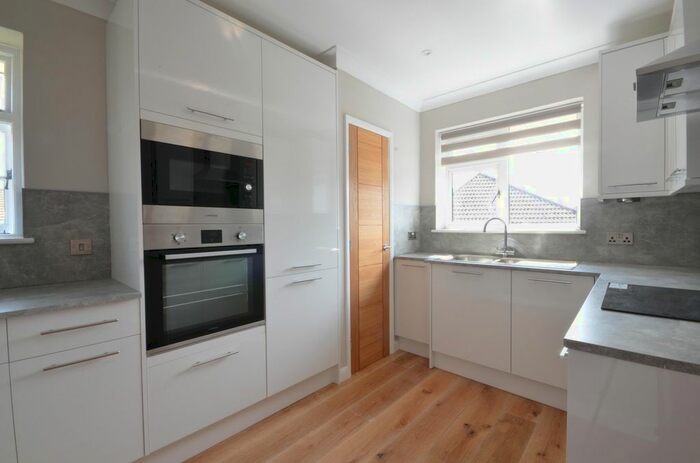 2 Bedroom Flat To Rent In Kingsfield, Burlesdon, SO31