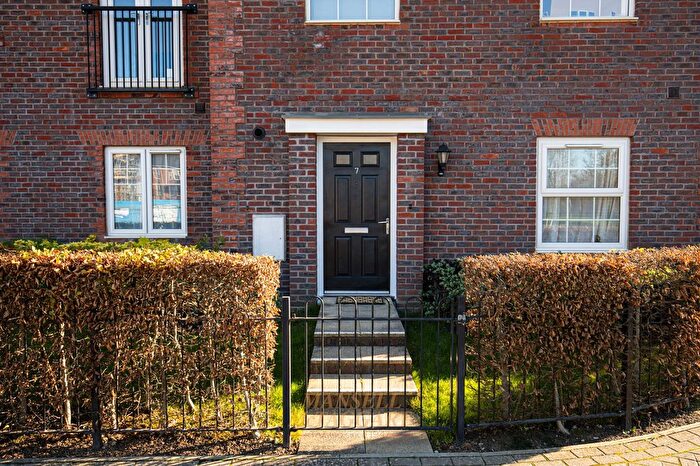 2 Bedroom Maisonette For Sale In Somerley Drive, Crawley, RH10