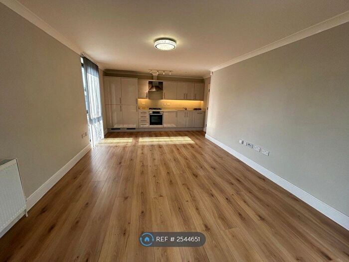 2 Bedroom Flat To Rent In Dwight Road, Watford, WD18