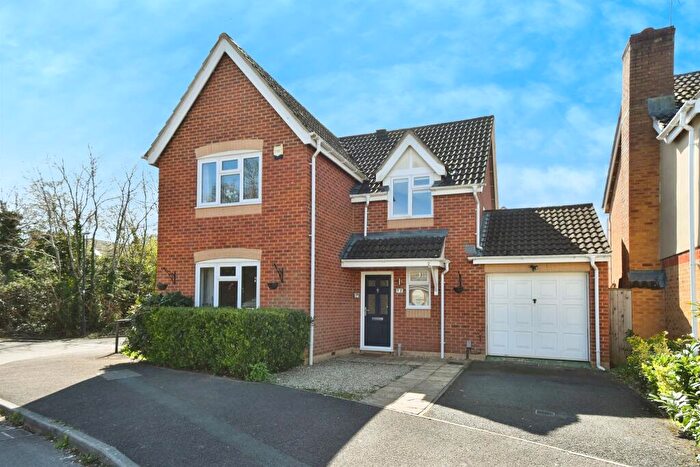 4 Bedroom Detached House For Sale In Oberon Way, Swindon, SN25