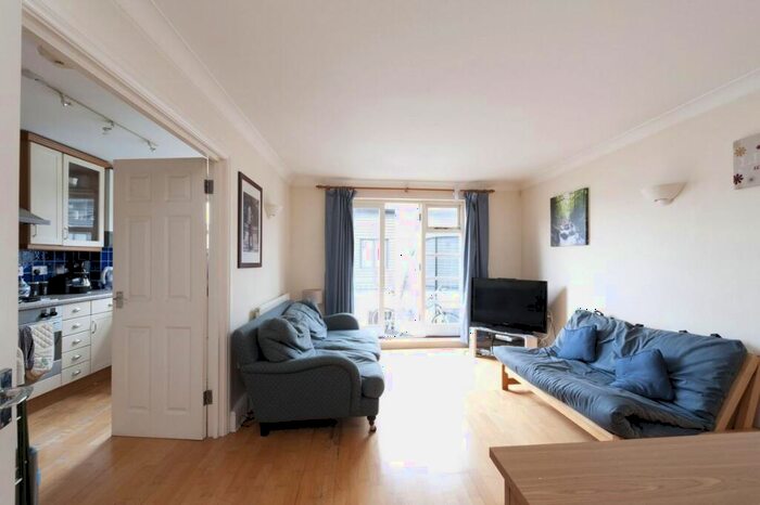 1 Bedroom Apartment To Rent In Latchmere Road, SW11