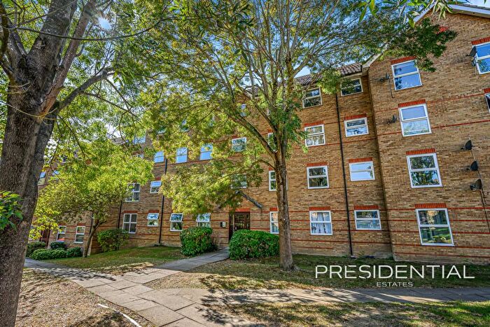 2 Bedroom Apartment For Sale In Chigwell Lane, Cassis Court Chigwell Lane, IG10