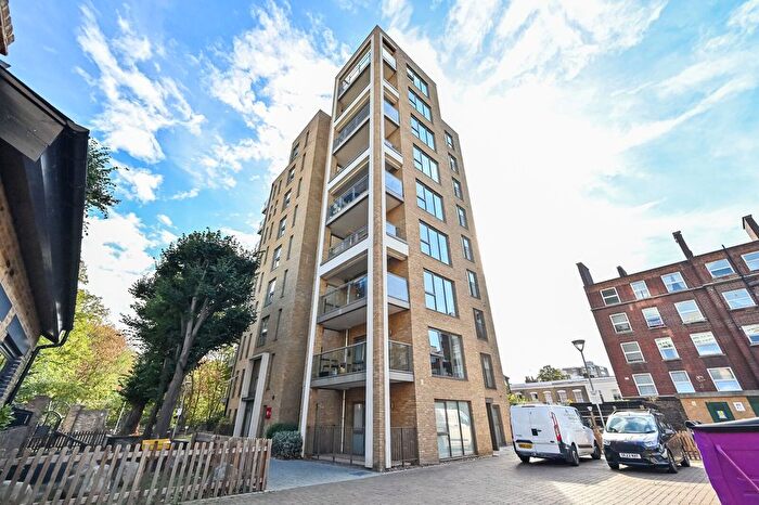 2 Bedroom Flat To Rent In St Clements Avenue, Bow, London, E3
