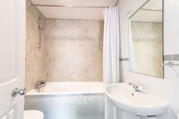 4 Bedroom Maisonette To Rent In Lansdowne Mews, Holland Park, London, W11