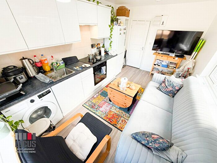 1 Bedroom Studio To Rent In Stoke Newington Road, London, N16