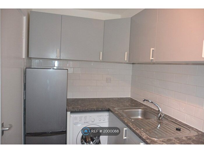 1 Bedroom Flat To Rent In Tidenham Gardens, Croydon, CR0