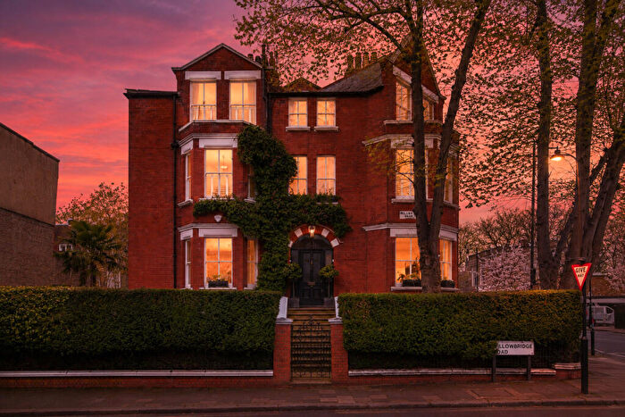 5 Bedroom Detached House For Sale In Willow Bridge Road, London, N1