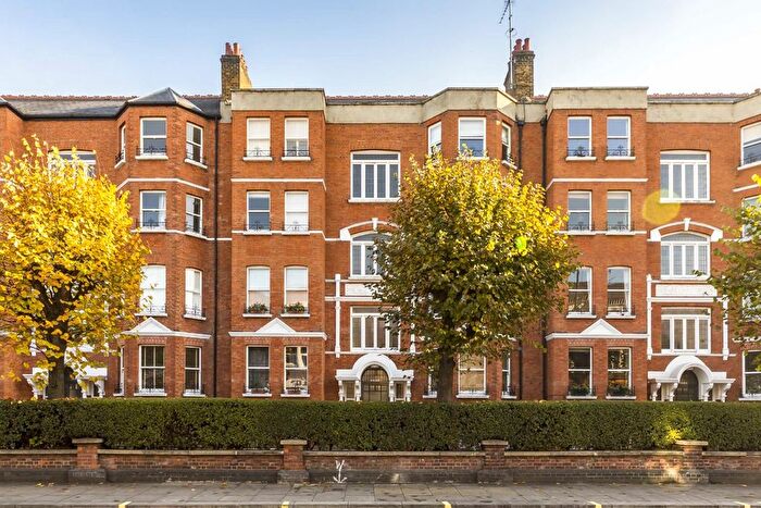 2 Bedroom Flat To Rent In Fulham Road, Fulham, London, SW6