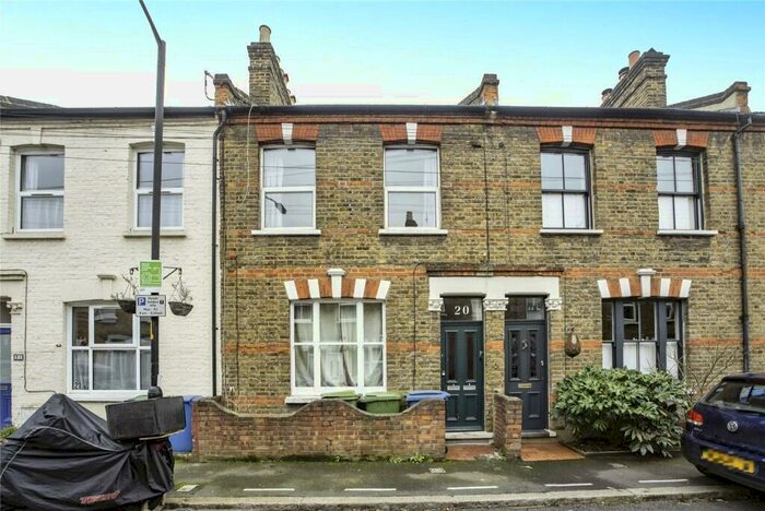 1 Bedroom Flat To Rent In Holbeck Row, London, SE15
