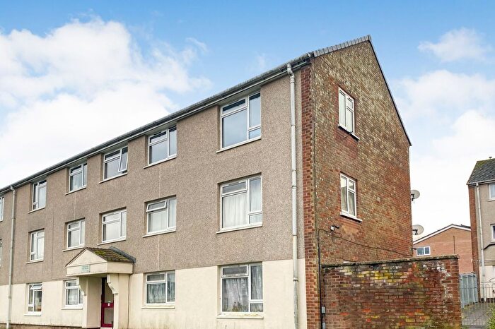 3 Bedroom Flat For Sale In Henson Park, Chard, TA20