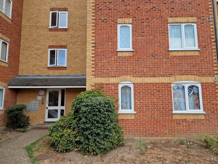 Studio To Rent In Burket Close, Southall, UB2