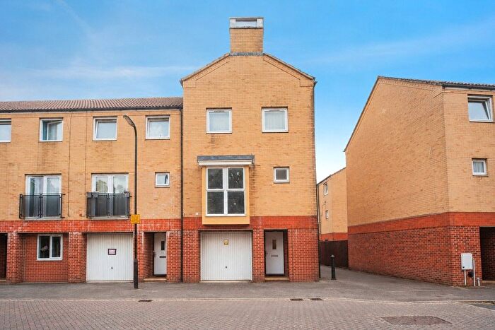 4 Bedroom End Of Terrace House For Sale In White Star Place, Southampton, Hampshire, SO14