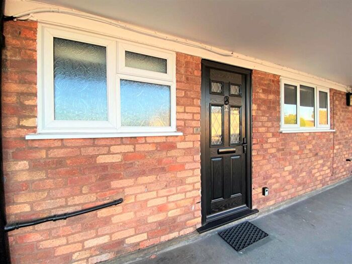 2 Bedroom Flat To Rent In Birmingham Road, Sutton Coldfield, West Midlands, B72