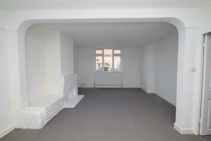 3 Bedroom End Of Terrace House To Rent In Thornaby Gardens, Edmonton, N18