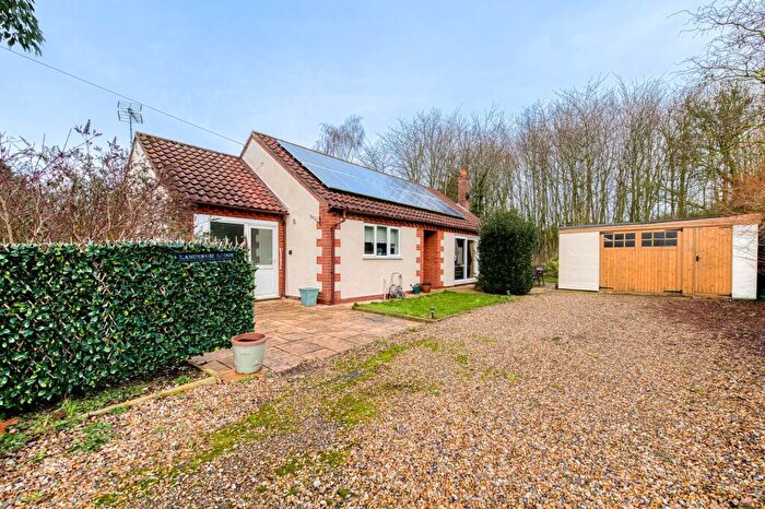 3 Bedroom Detached Bungalow For Sale In The Street, Winfarthing, IP22