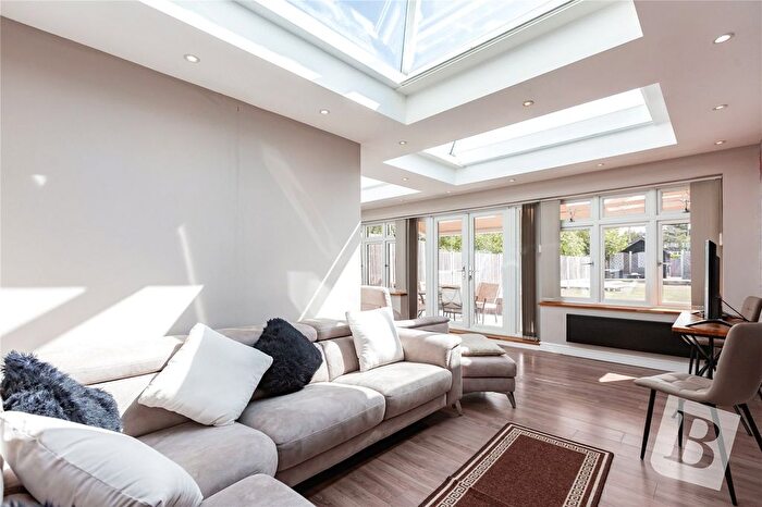 3 Bedroom Semi Detached House For Sale In Lynfords Drive, Runwell, Wickford, Essex, SS11