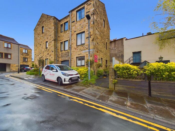 2 Bedroom Town House To Rent In Albert Terrace, Skipton, BD23