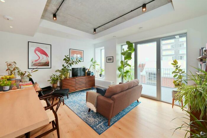 2 Bedroom Apartment To Rent In Rendel House, London City Island, E14