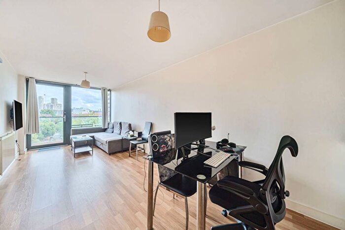 1 Bedroom Flat For Sale In Cranston Court, Shepherd's Bush, London, W12