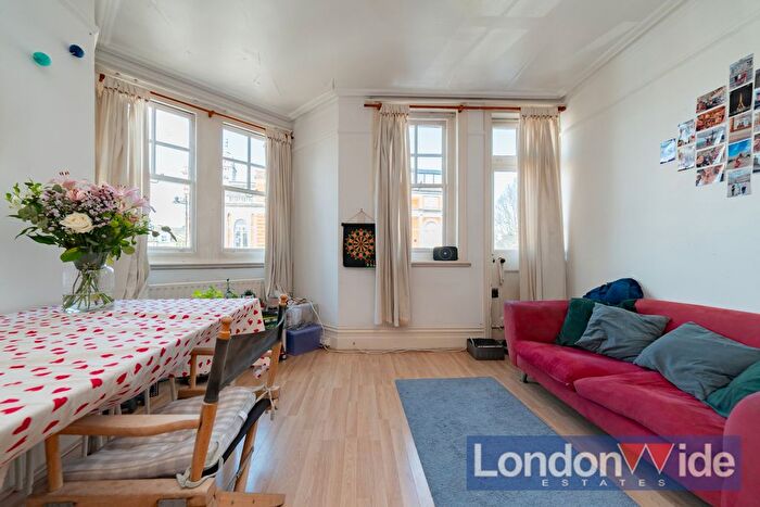 3 Bedroom Flat To Rent In Huguenot Mansions, Huguenot Place, London, SW18