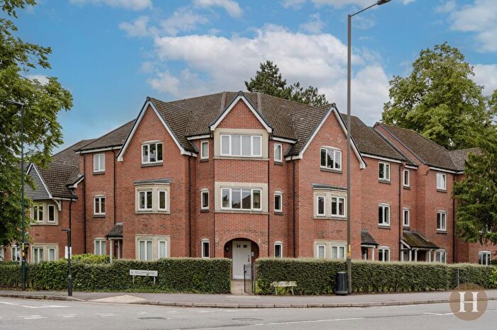 2 Bedroom Flat For Sale In Court Oak Road, Birmingham, B17