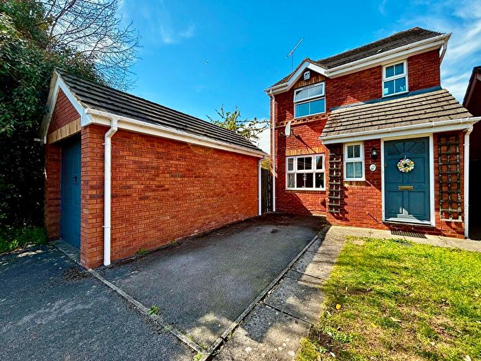 3 Bedroom Property To Rent In Topham Avenue, Worcester, WR4