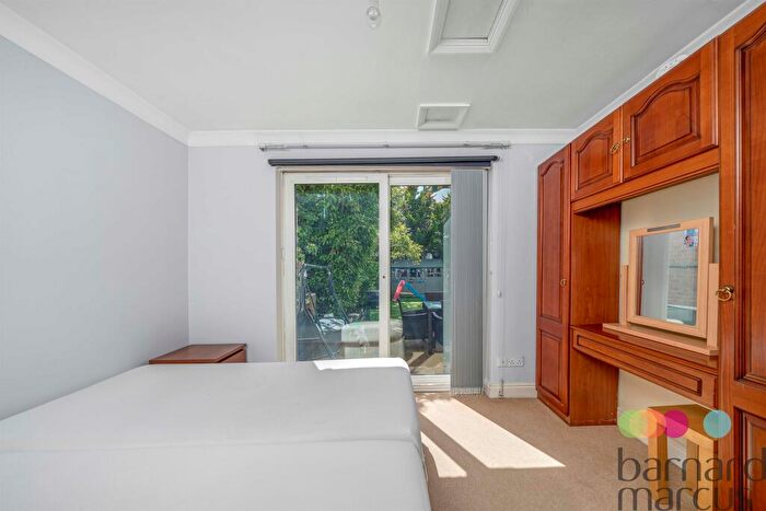 2 Bedroom Flat For Sale In Faber Gardens, London, NW4