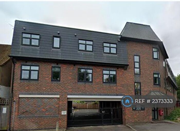 1 Bedroom Flat To Rent In Parkgate House, New Malden, KT3