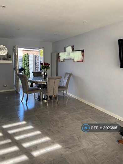 3 Bedroom Semi-Detached House To Rent In Roodegate, Basildon, SS14