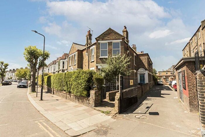 3 Bedroom Flat To Rent In Wakeman Road, Wakeman Road, NW10