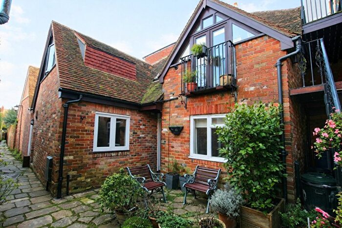 2 Bedroom Mews For Sale In High Street, Lymington, SO41