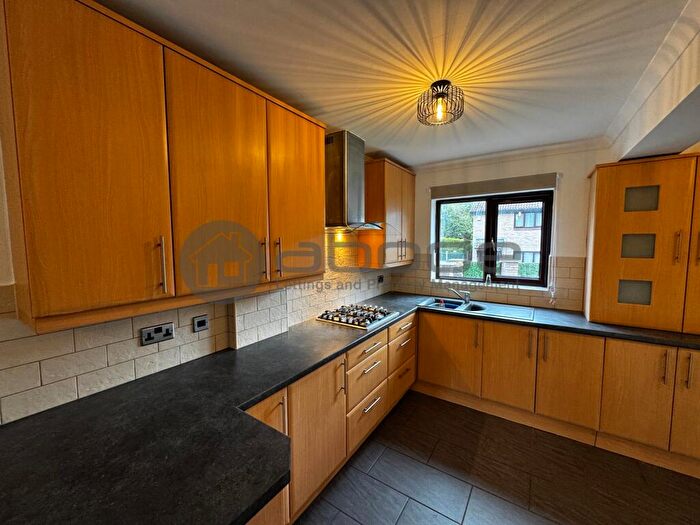 3 Bedroom Semi-Detached House For Sale In Oaken Wood Close, Thorpe Hesley, Rotherham, S61