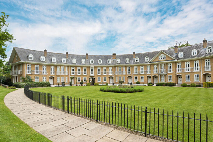 4 Bedroom Terraced House To Rent In Lakeside Grange, Weybridge, Surrey, KT13