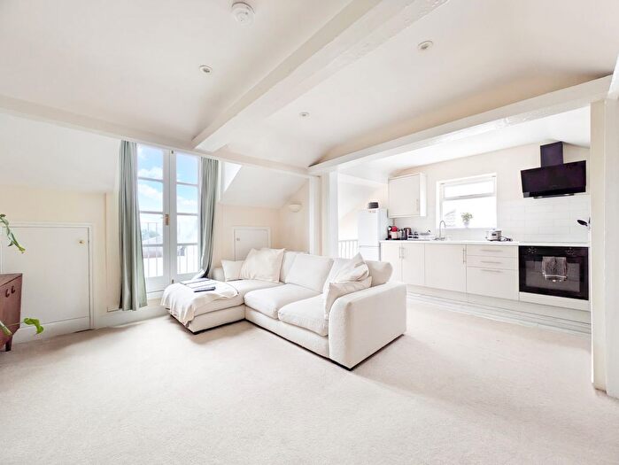 2 Bedroom Flat To Rent In Rosendale Road, London, SE21