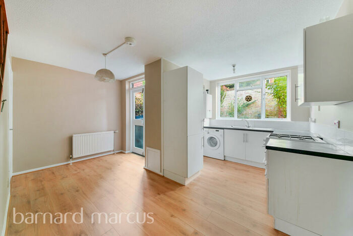 2 Bedroom House To Rent In Toyne Way, Highgate, London, N6