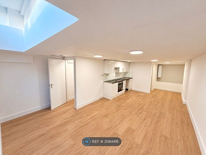 Studio To Rent In High Road Leytonstone, London, E11