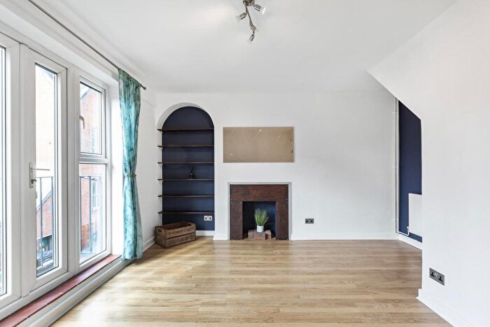 2 Bedroom Apartment For Sale In Royal Oak Court, Pitfield Street, N1