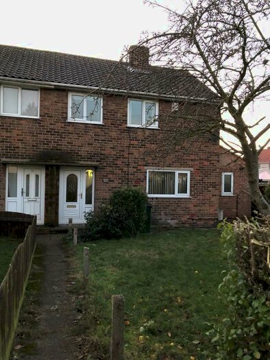 3 Bedroom Semi-Detached House To Rent In The Oval, DN7