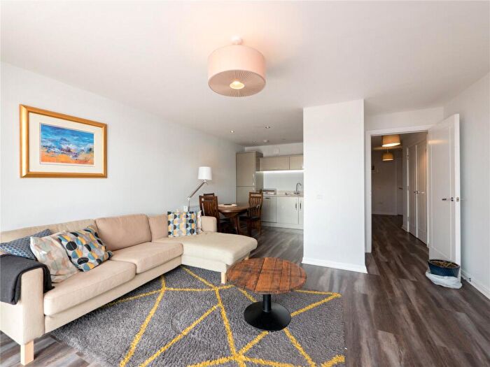 3 Bedroom Flat To Rent In Annandale Street, Edinburgh, EH7